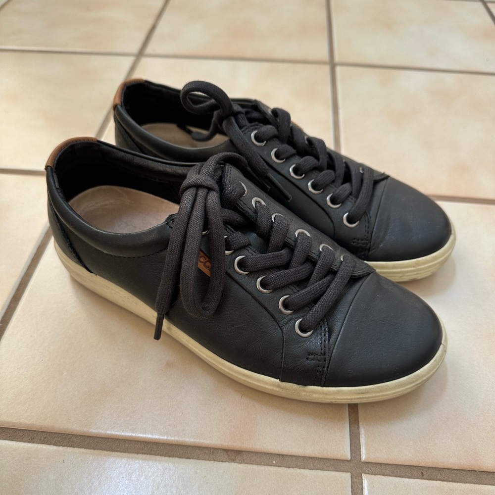 Ecco - Women’s Sneaker 35